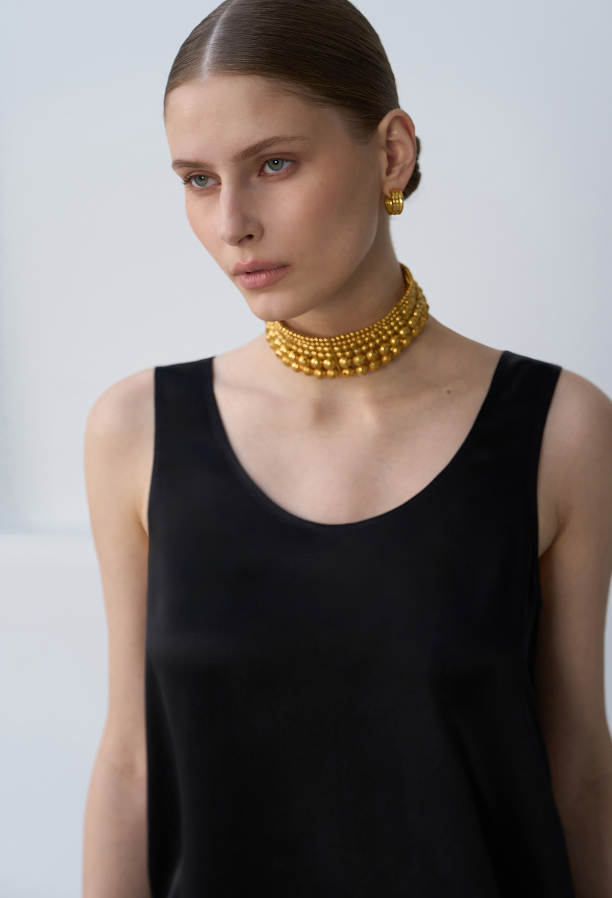 [Lee Sun-bin wearing] SILK SLEEVELESS