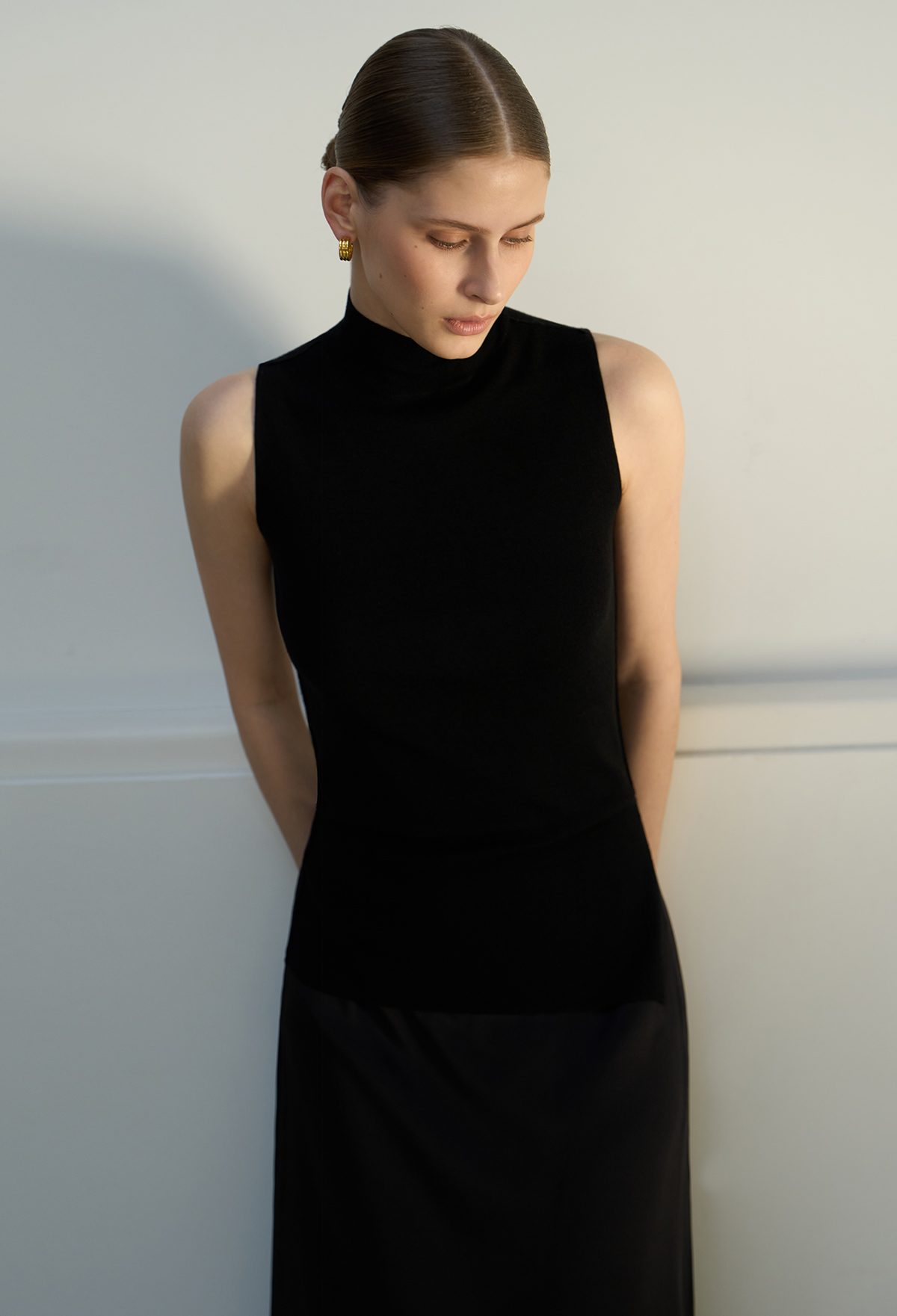 FINE WOOL SLEEVELESS KNIT