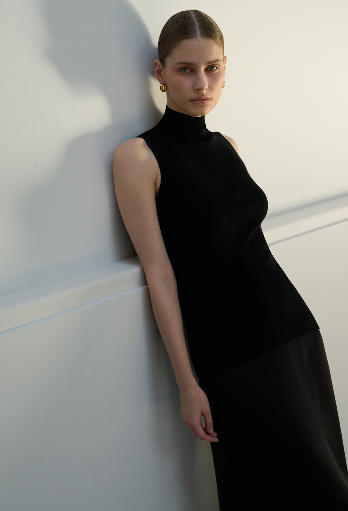 FINE WOOL SLEEVELESS KNIT