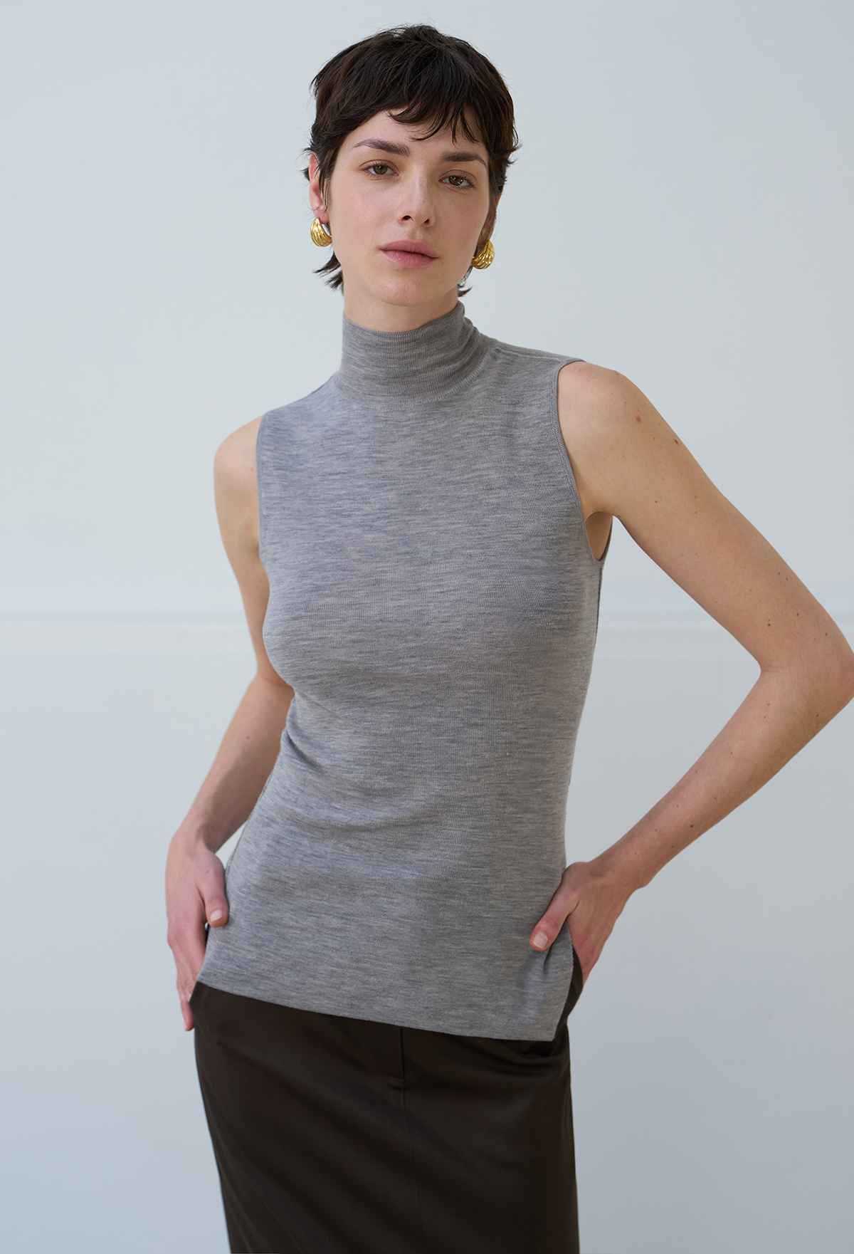 FINE WOOL SLEEVELESS KNIT