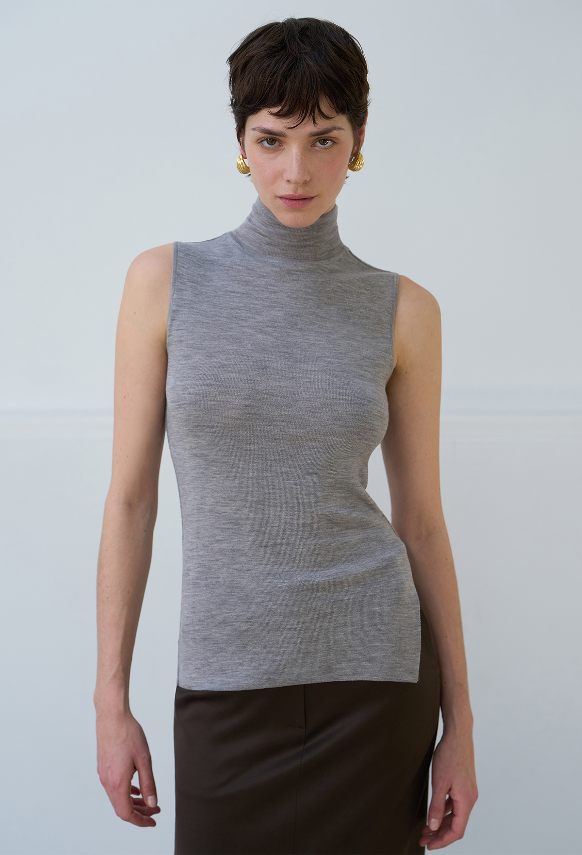 FINE WOOL SLEEVELESS KNIT