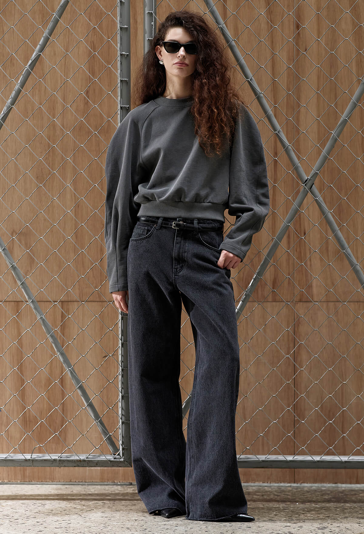 VOLUME SLEEVE SWEATSHIRT