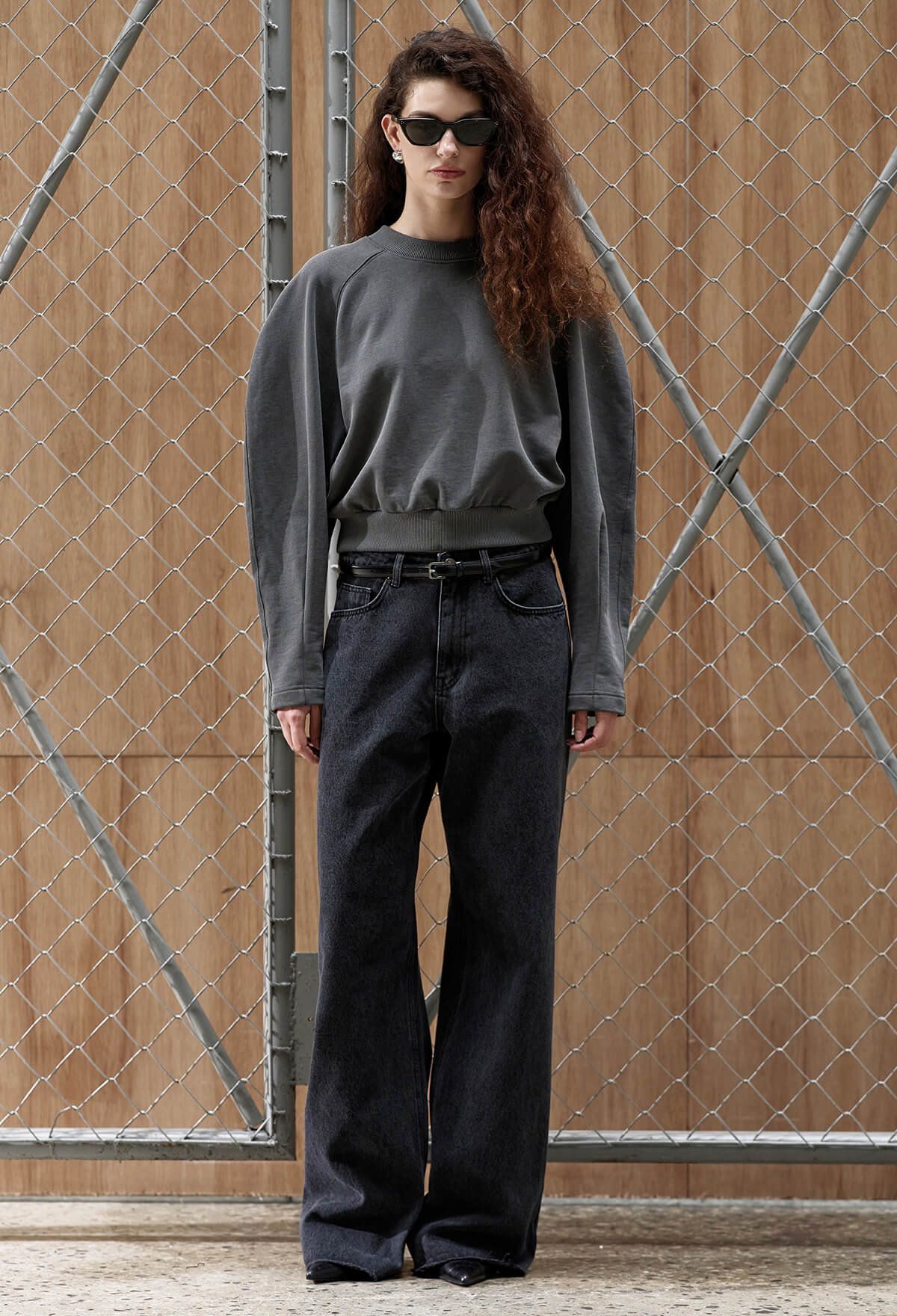 VOLUME SLEEVE SWEATSHIRT