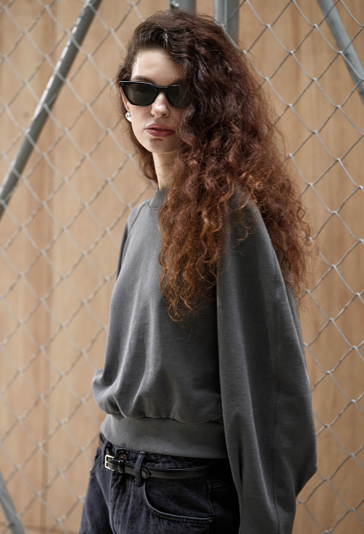 VOLUME SLEEVE SWEATSHIRT