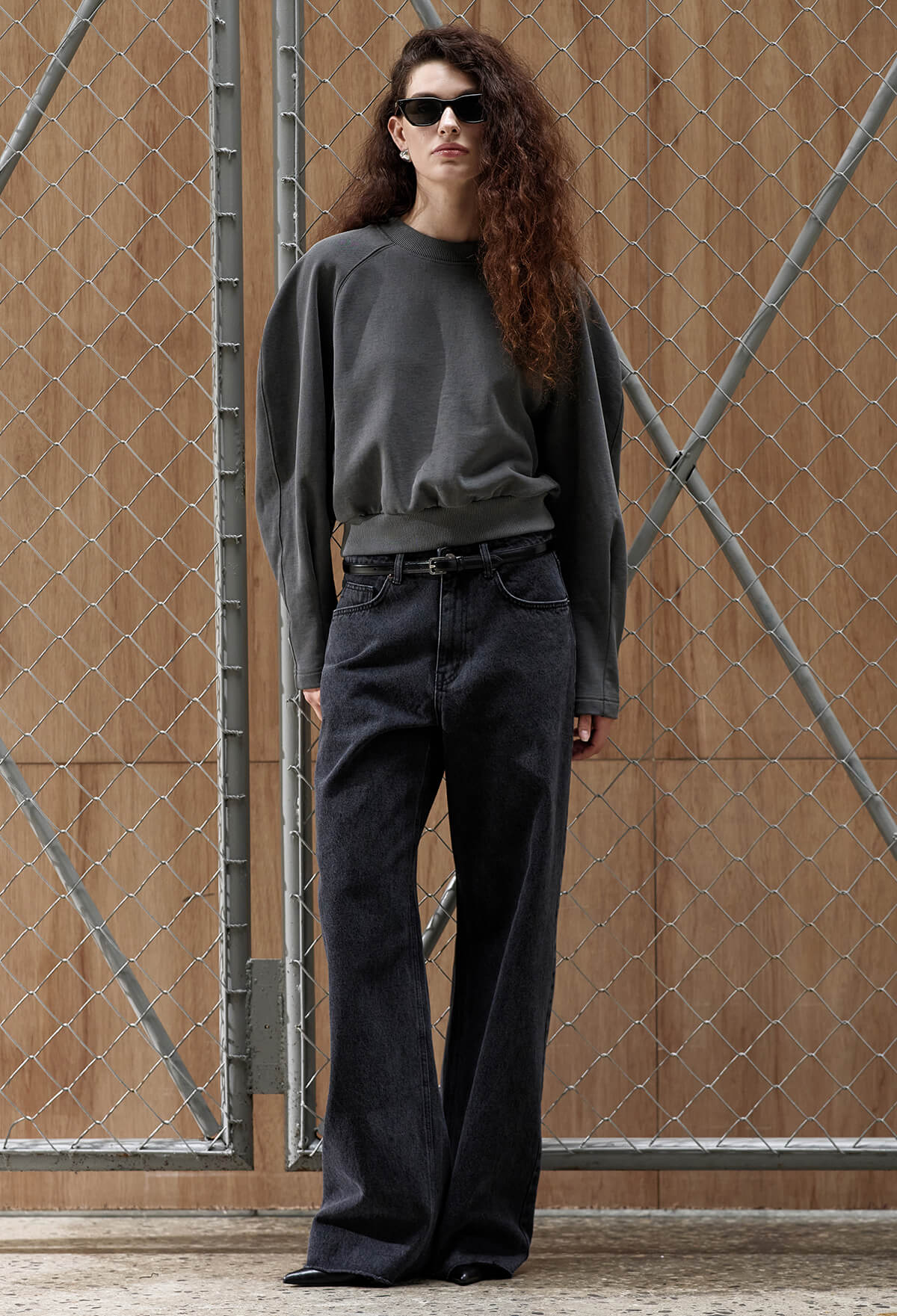 VOLUME SLEEVE SWEATSHIRT