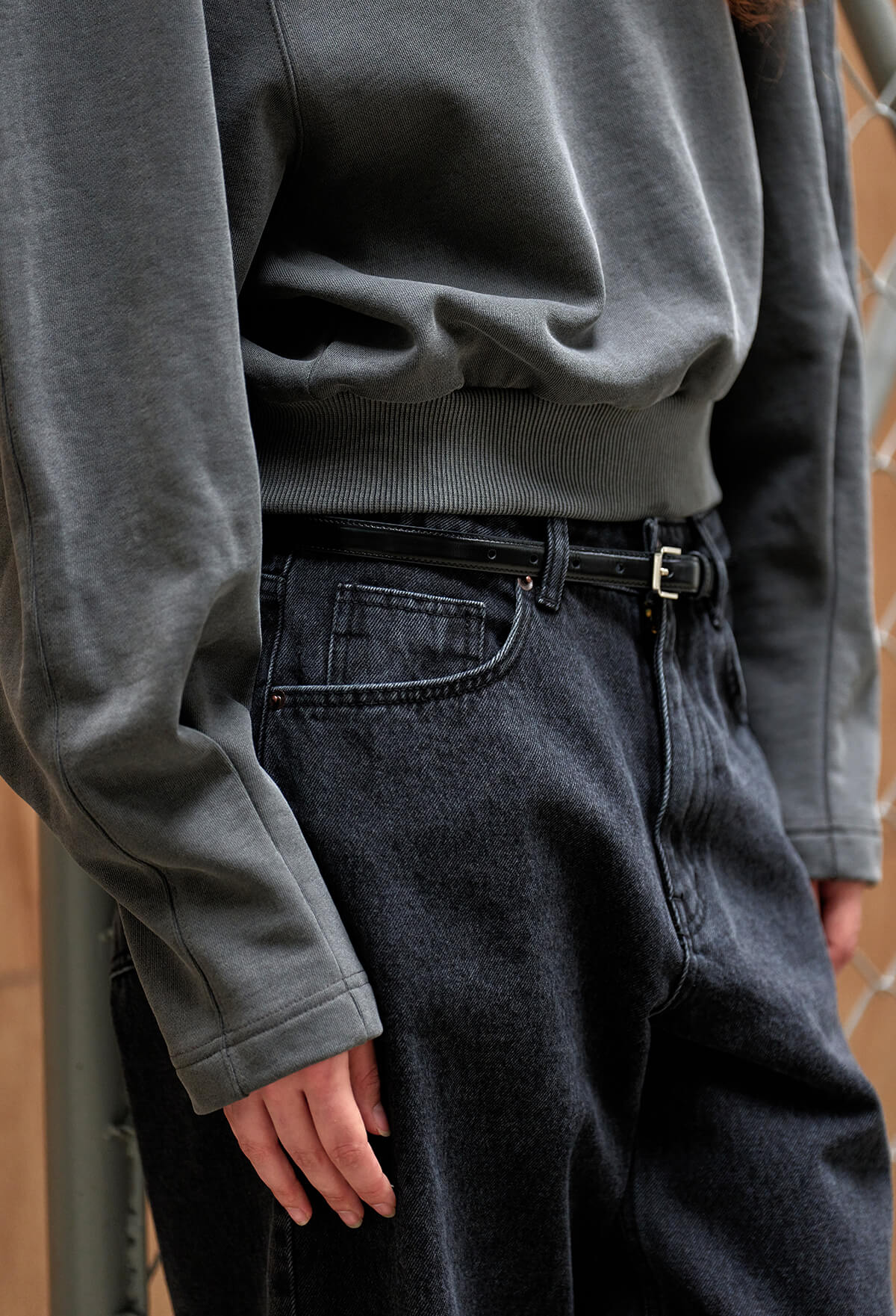 VOLUME SLEEVE SWEATSHIRT