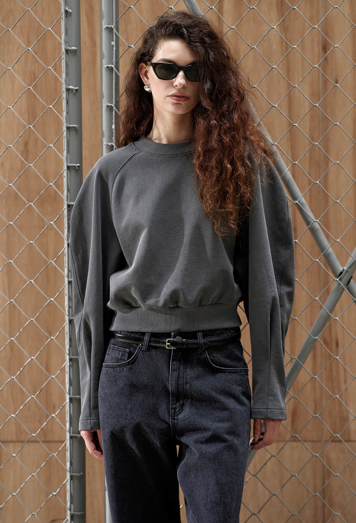 VOLUME SLEEVE SWEATSHIRT