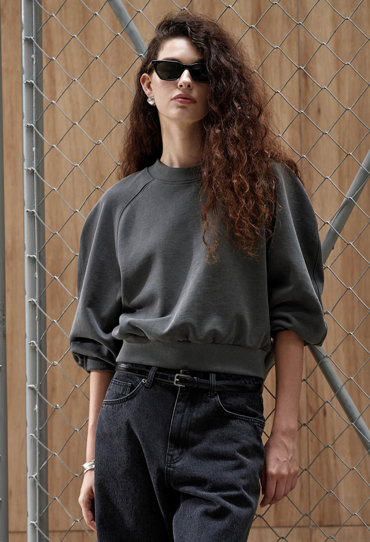 VOLUME SLEEVE SWEATSHIRT