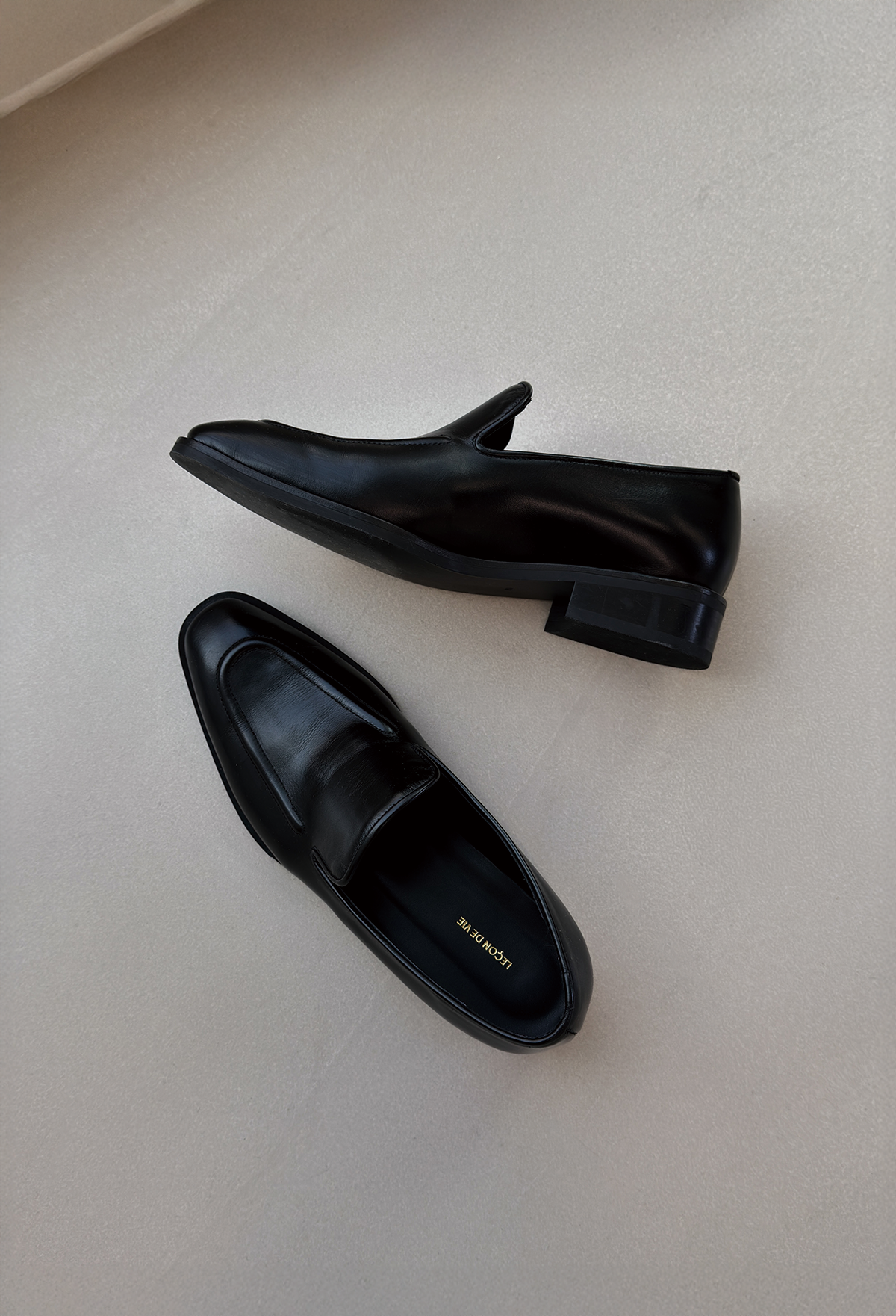 CLASSIC LEATHER LOAFERS