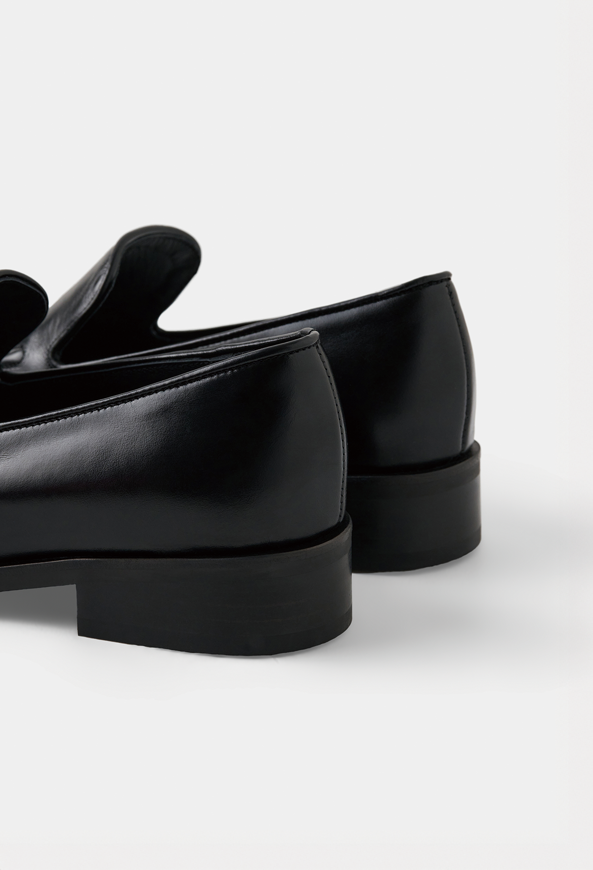 CLASSIC LEATHER LOAFERS