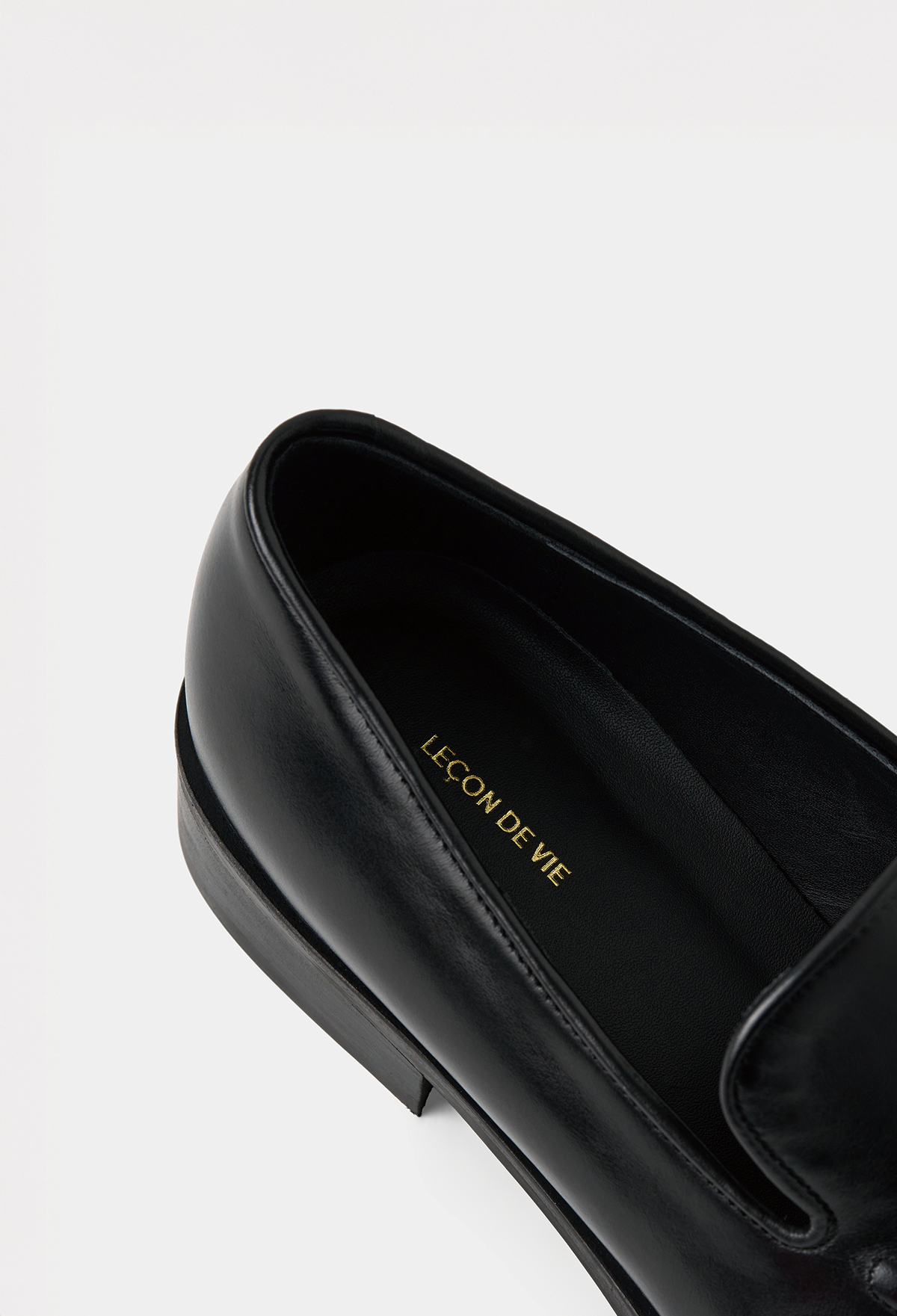 CLASSIC LEATHER LOAFERS