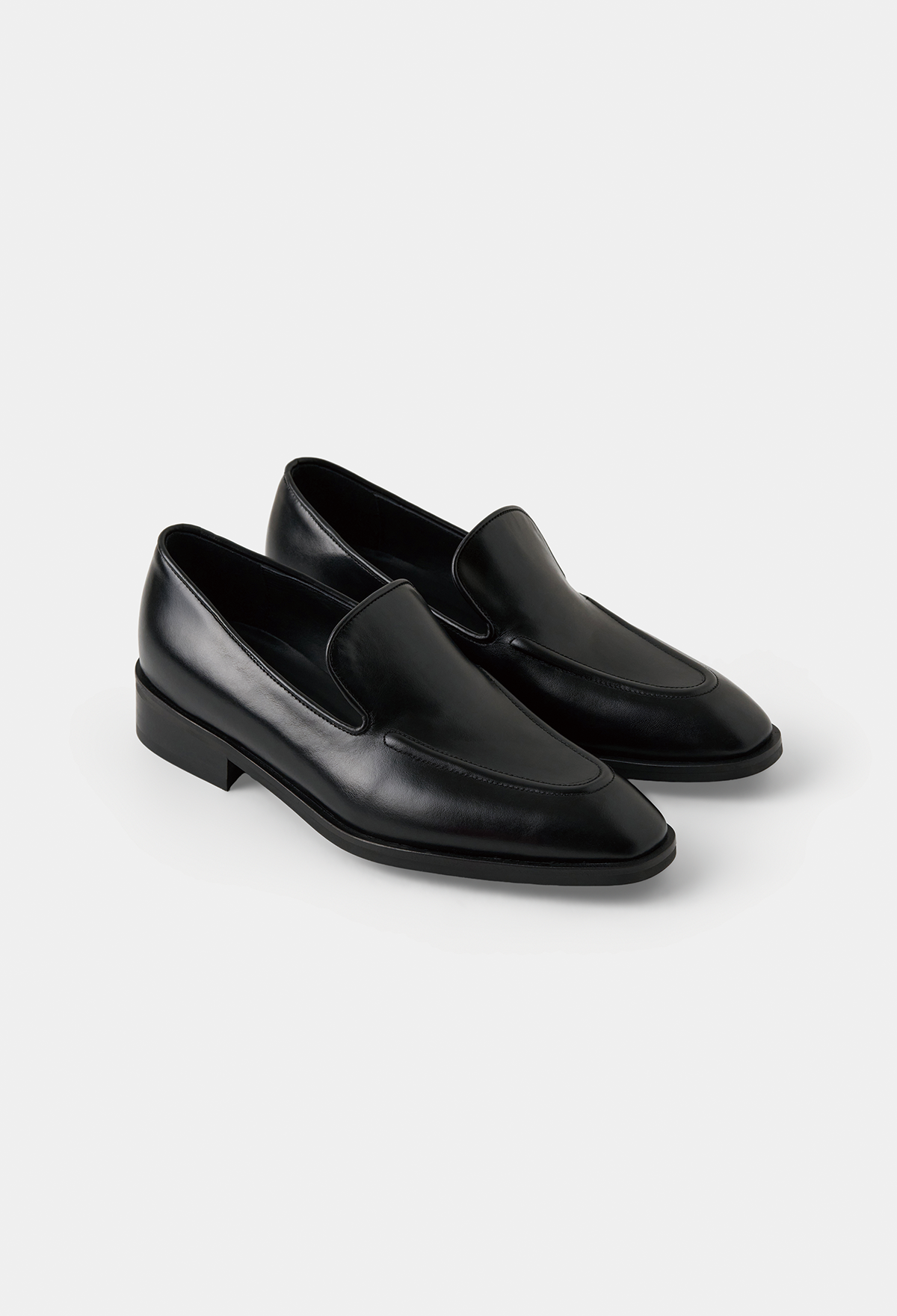 CLASSIC LEATHER LOAFERS