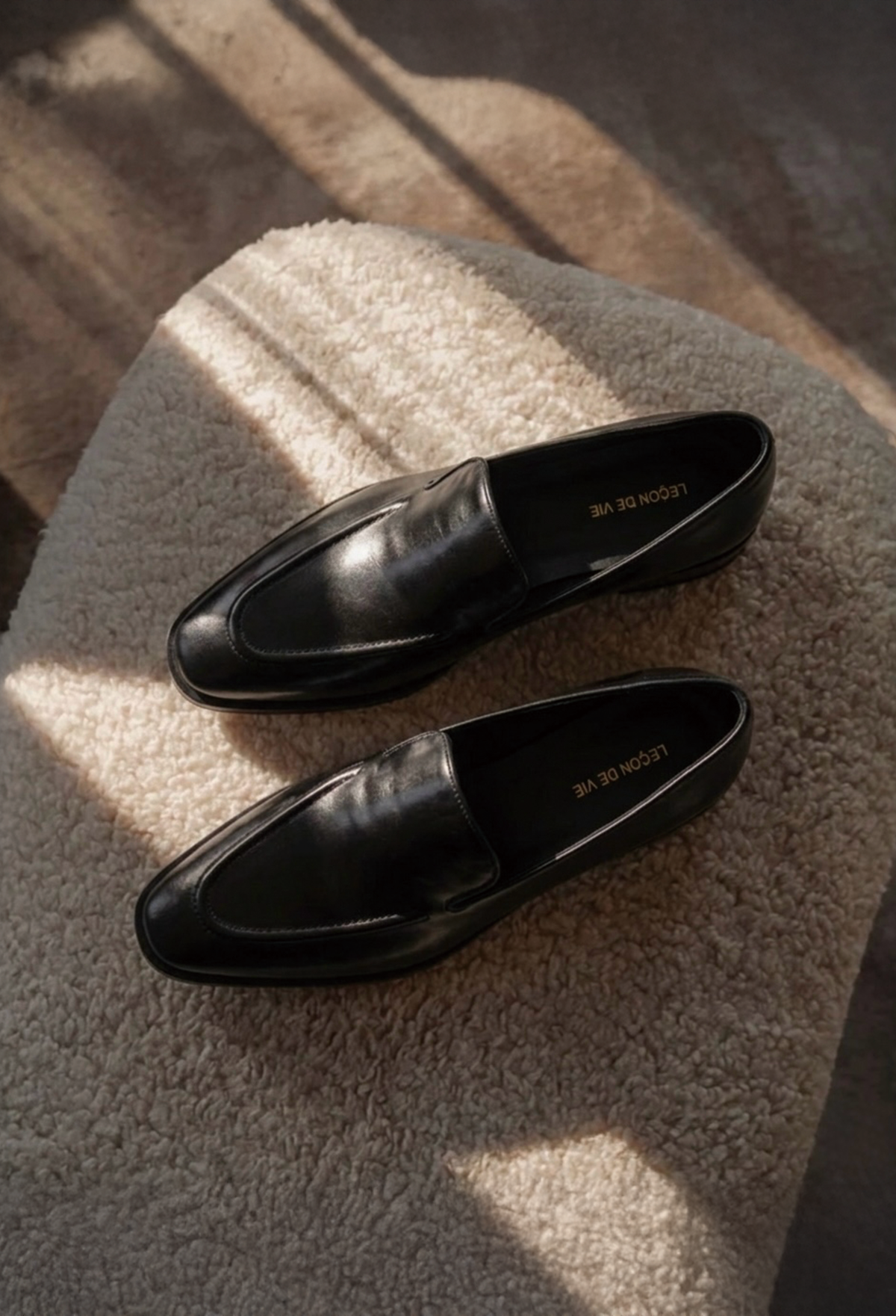 CLASSIC LEATHER LOAFERS