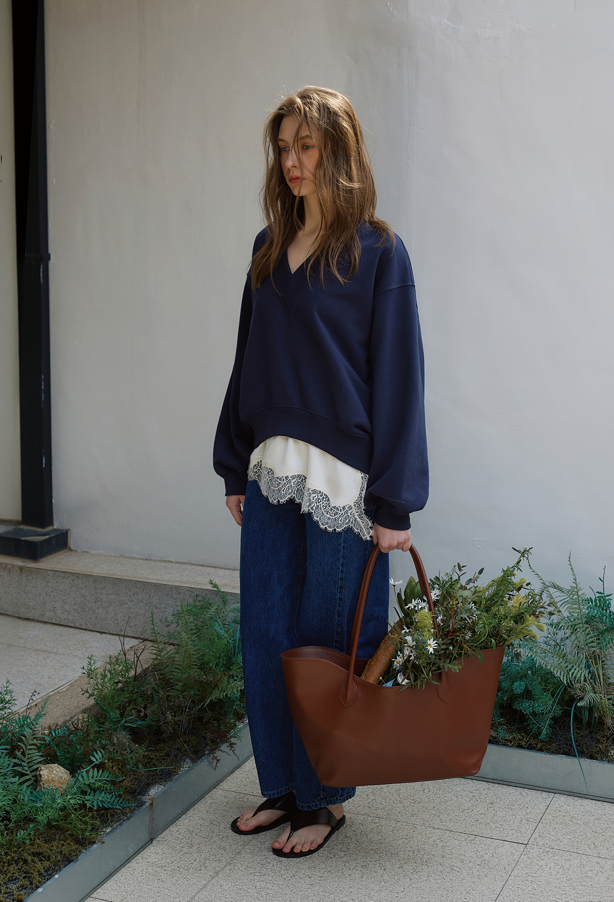 [2nd] DEEP V-NECK SWEATSHIRT