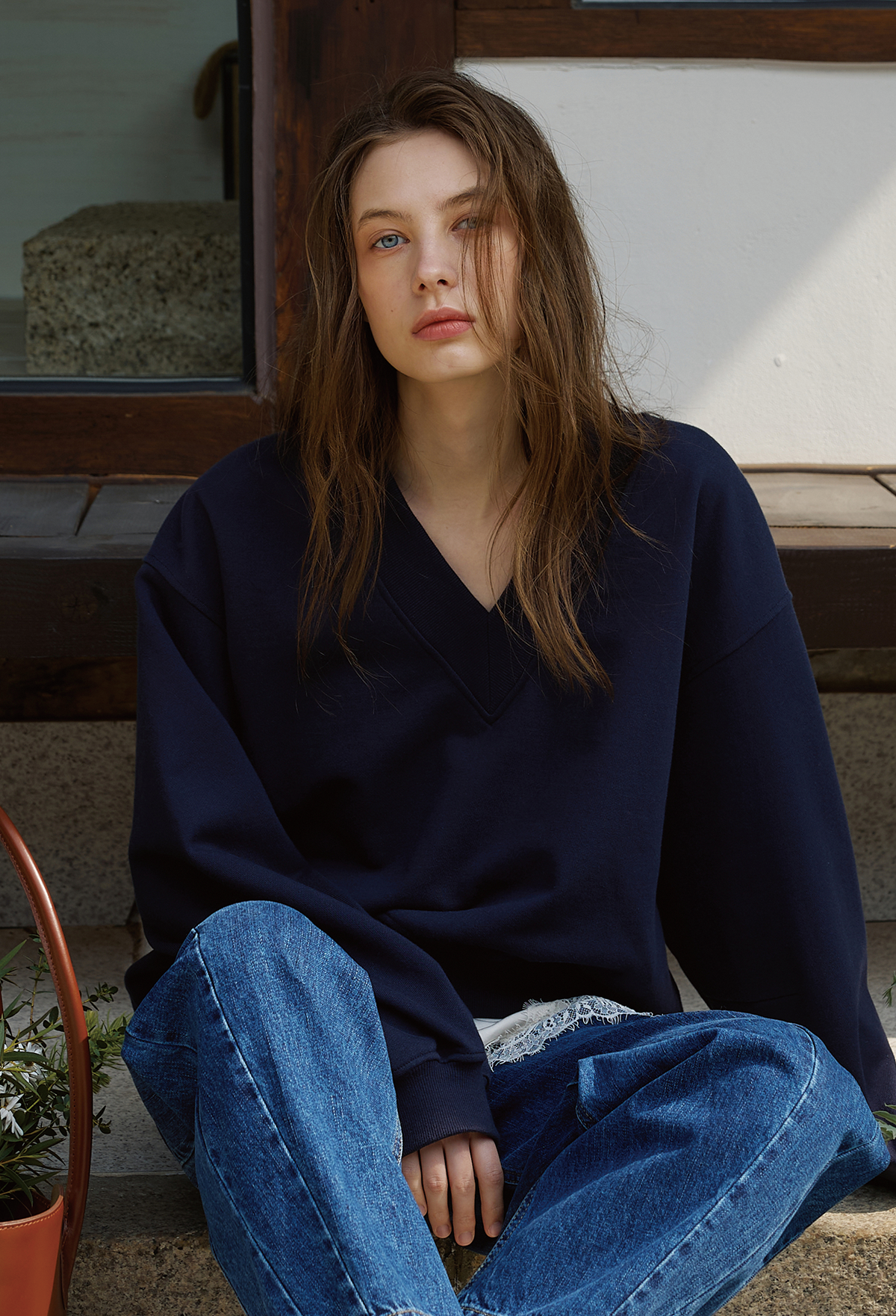 [2nd] DEEP V-NECK SWEATSHIRT