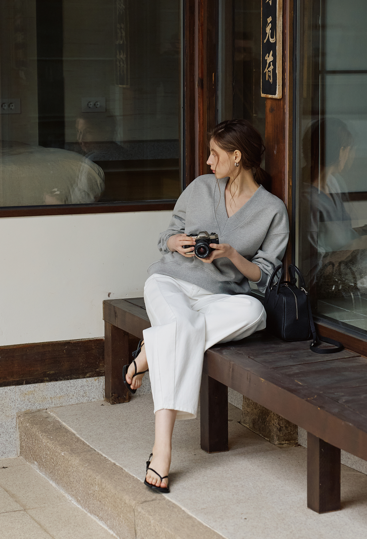 [2nd] DEEP V-NECK SWEATSHIRT