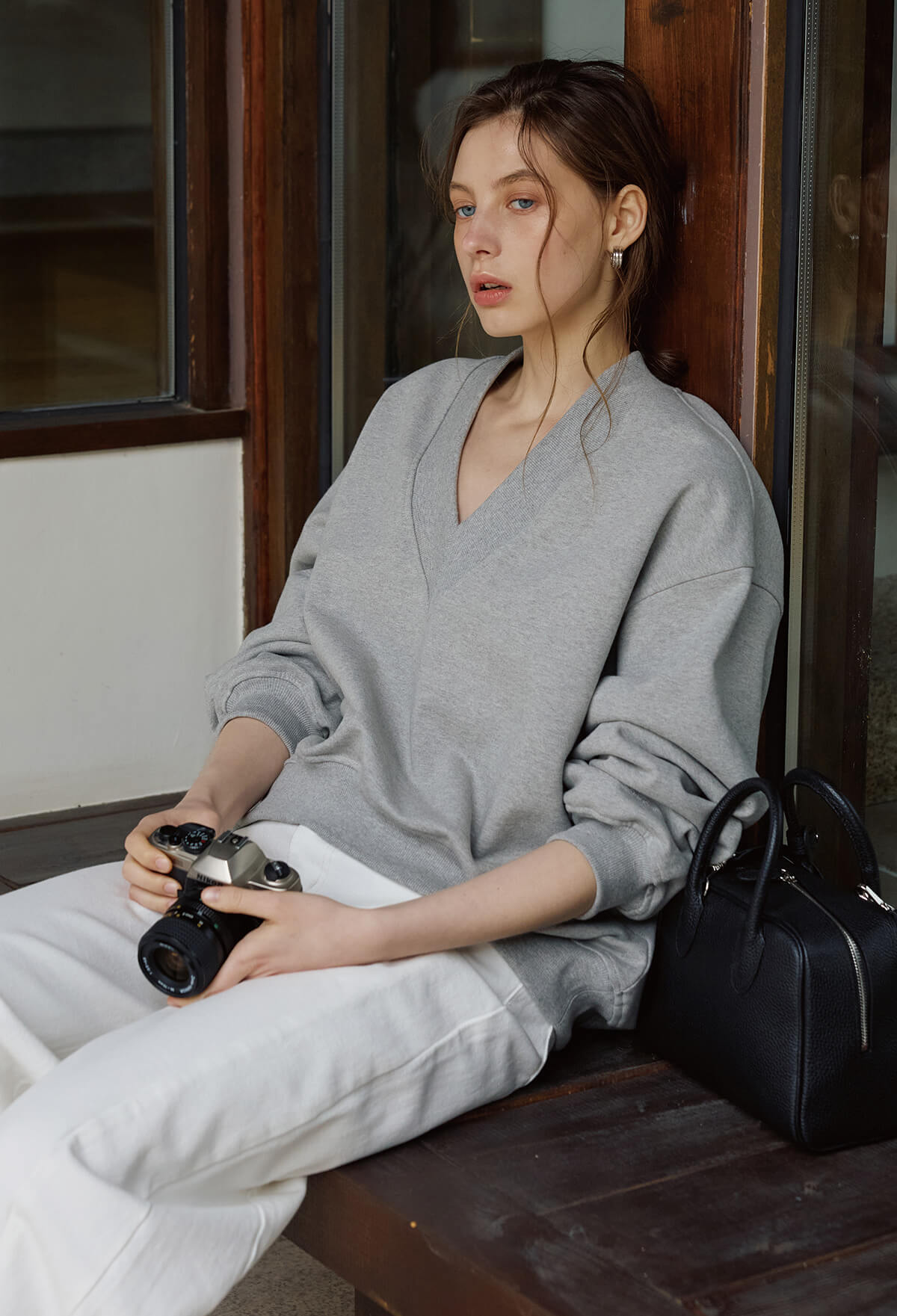 [2nd] DEEP V-NECK SWEATSHIRT