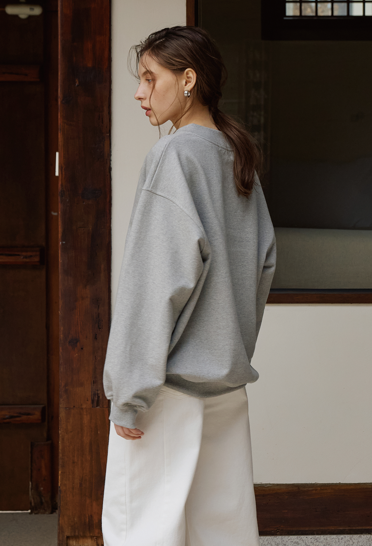 [2nd] DEEP V-NECK SWEATSHIRT