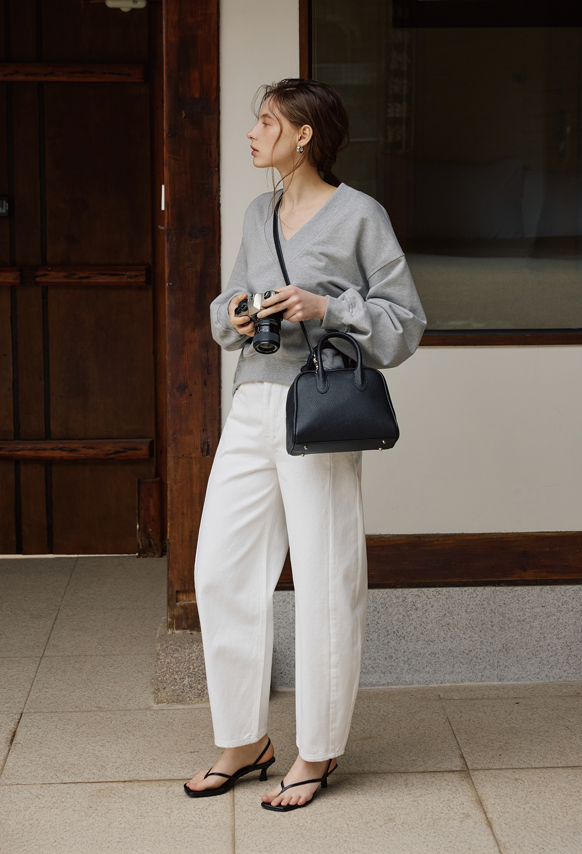 [2nd] DEEP V-NECK SWEATSHIRT