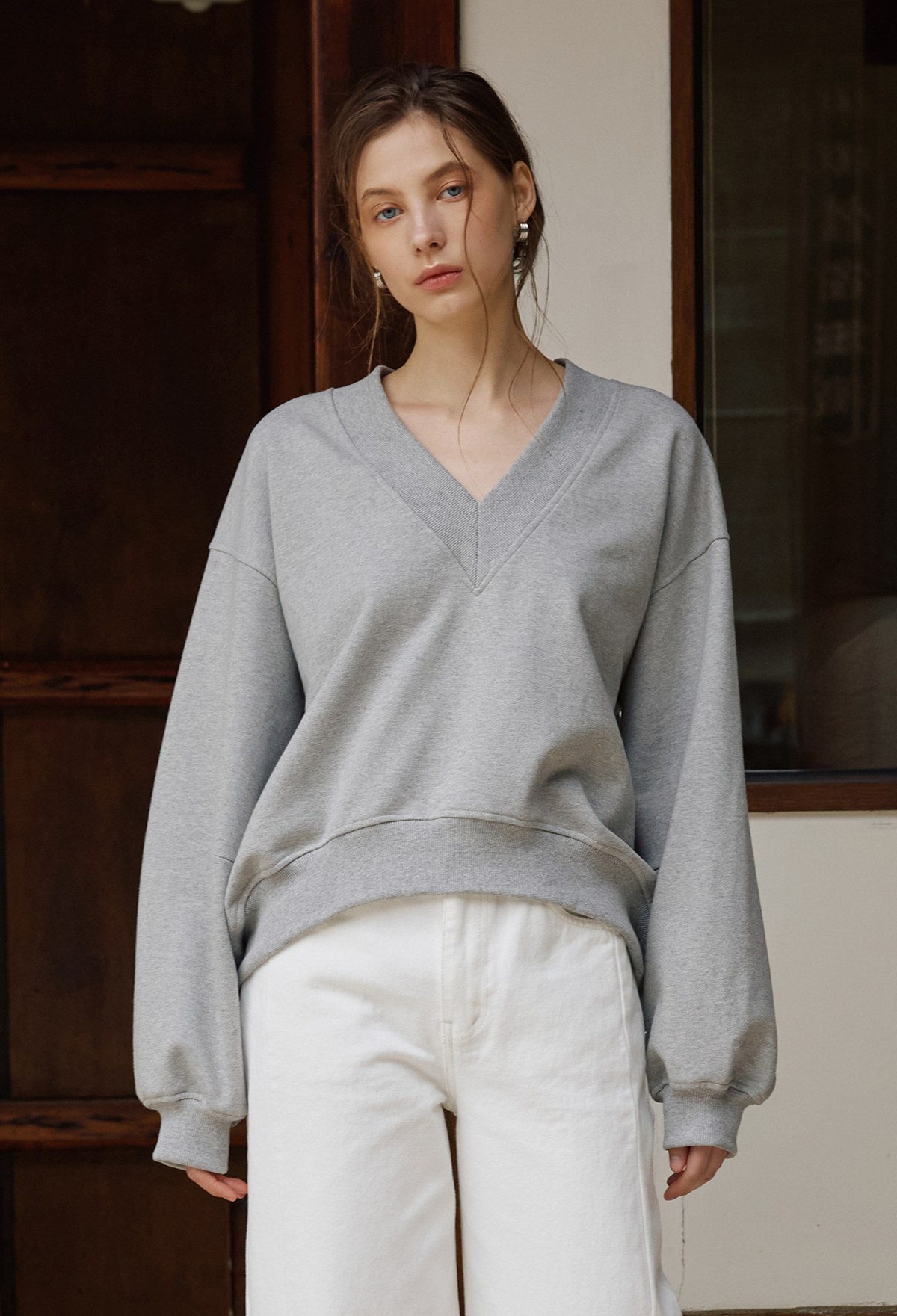 [2nd] DEEP V-NECK SWEATSHIRT