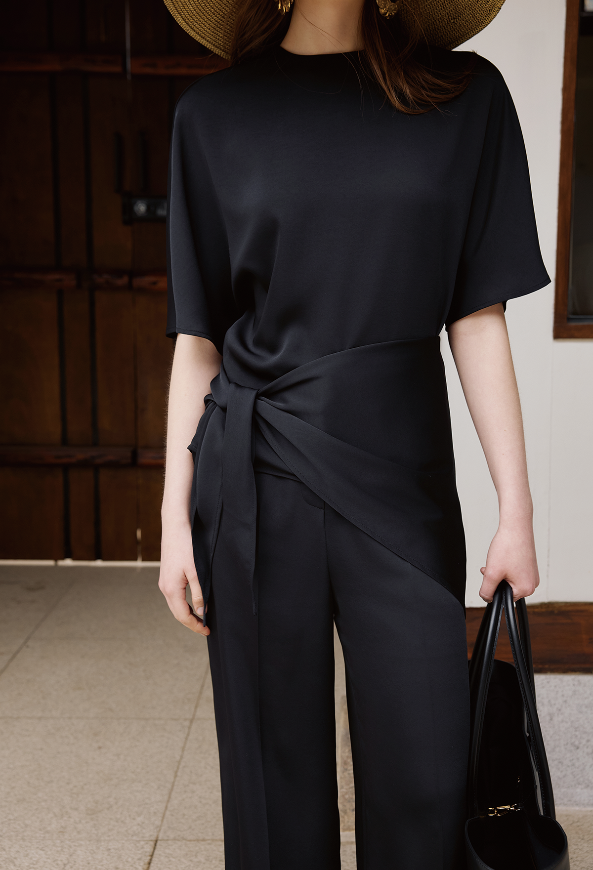 FLUID SCARF-SET BLOUSE