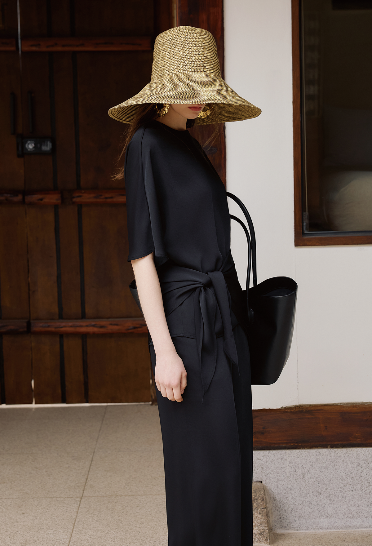 FLUID SCARF-SET BLOUSE